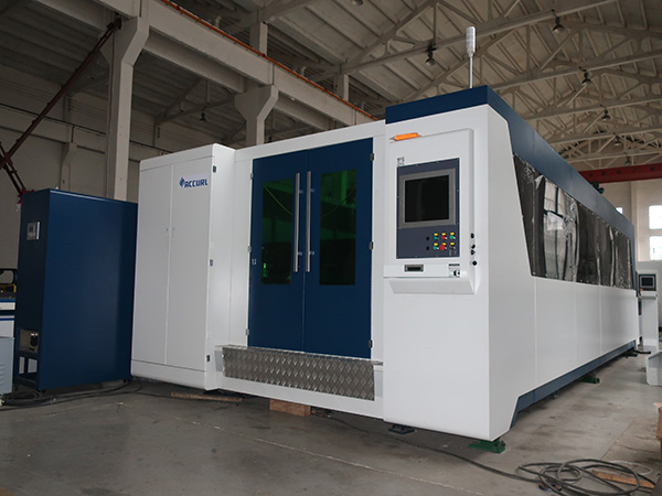 2500w Tam Qapalı Pattle Cədvəlli Fiber Lazer Sac Kesim Makinası