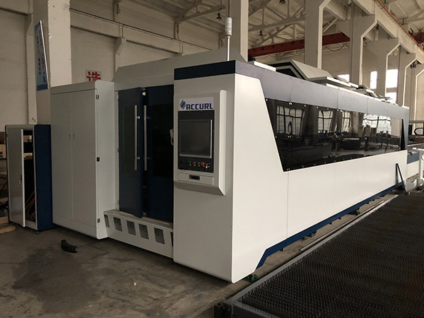 Tam Qapalı Palet Cədvəl CNC Fiber Lazer Metal Sheet Kesme Makinası