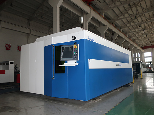 Sheet Metal 3015 üçün açıq tip 700W CNC Fiber Lazer Kesmə Makinası